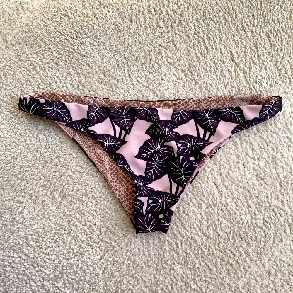 Acacia Bottoms Leaf (M) - Never Worn